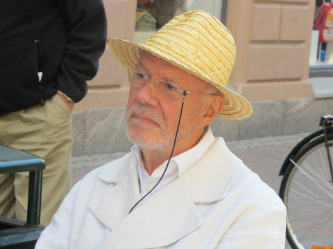 Kjell Kvarnevik i ljuskostym vid diktläsningen på Gustaf Frödings födelsedag 22 augusti 2013
