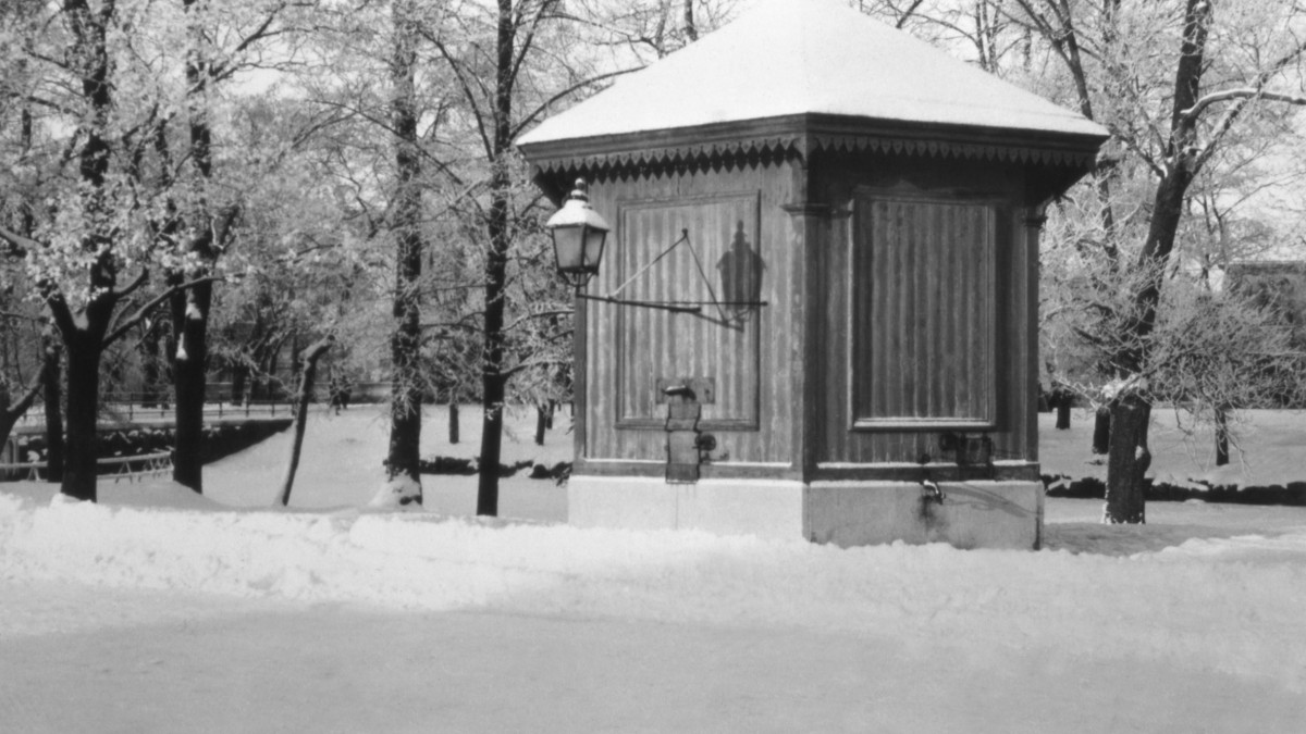 Torgpumpen på Södra Torget i Kristinehamn. Foto: Kristinehamns Bildarkiv.